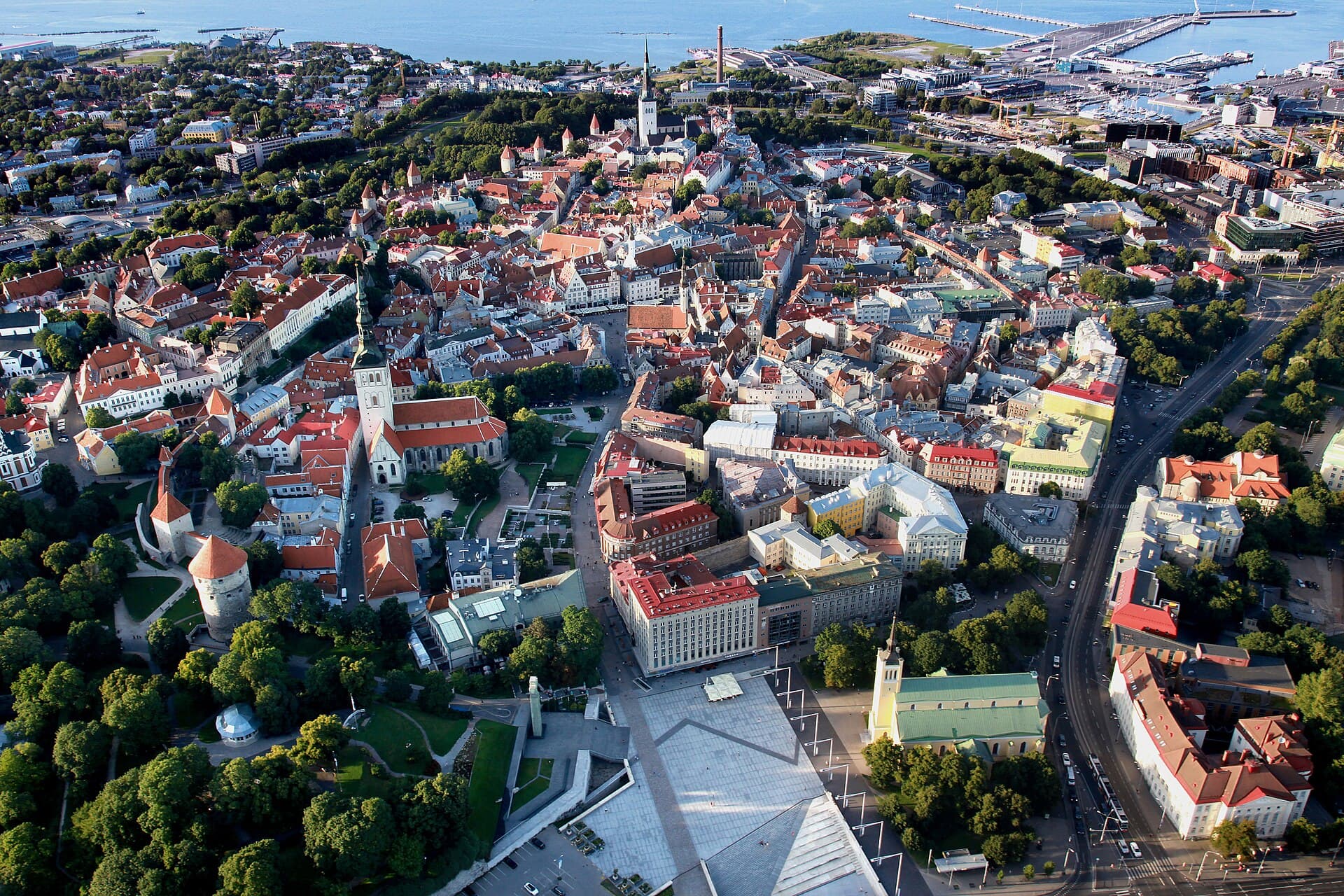 İstanbul - Tallinn Uçak Bileti